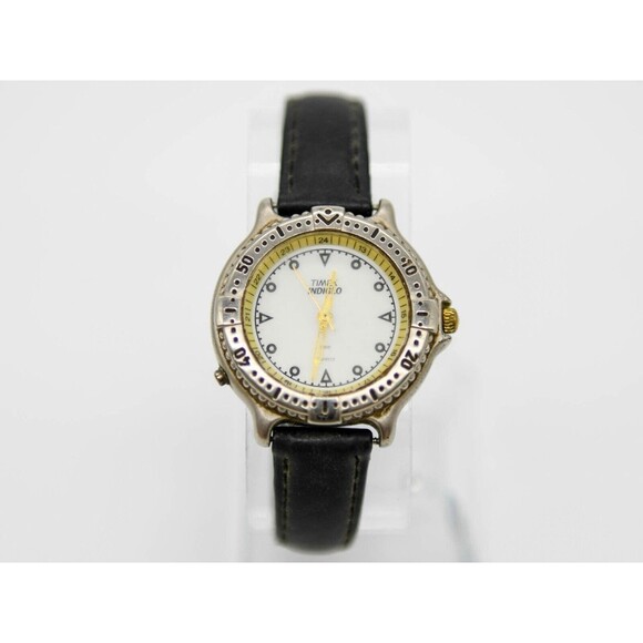 Ladies VTG Timex Divers Style Silver Tone Brown Leather Band Watch New Battery - Picture 1 of 4